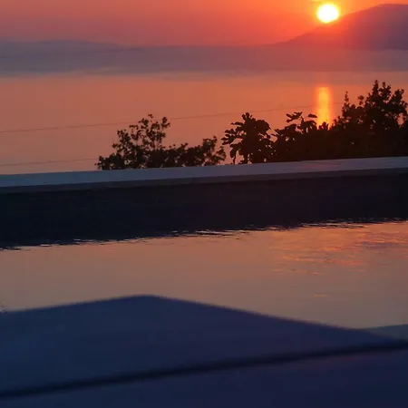 Sunset Villa *